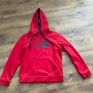 Médium red North Face sweater